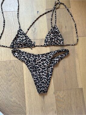 Inamorata Orpheus Triangle Bikini Set - Cheetah Print

Top - S
Bottoms - S
